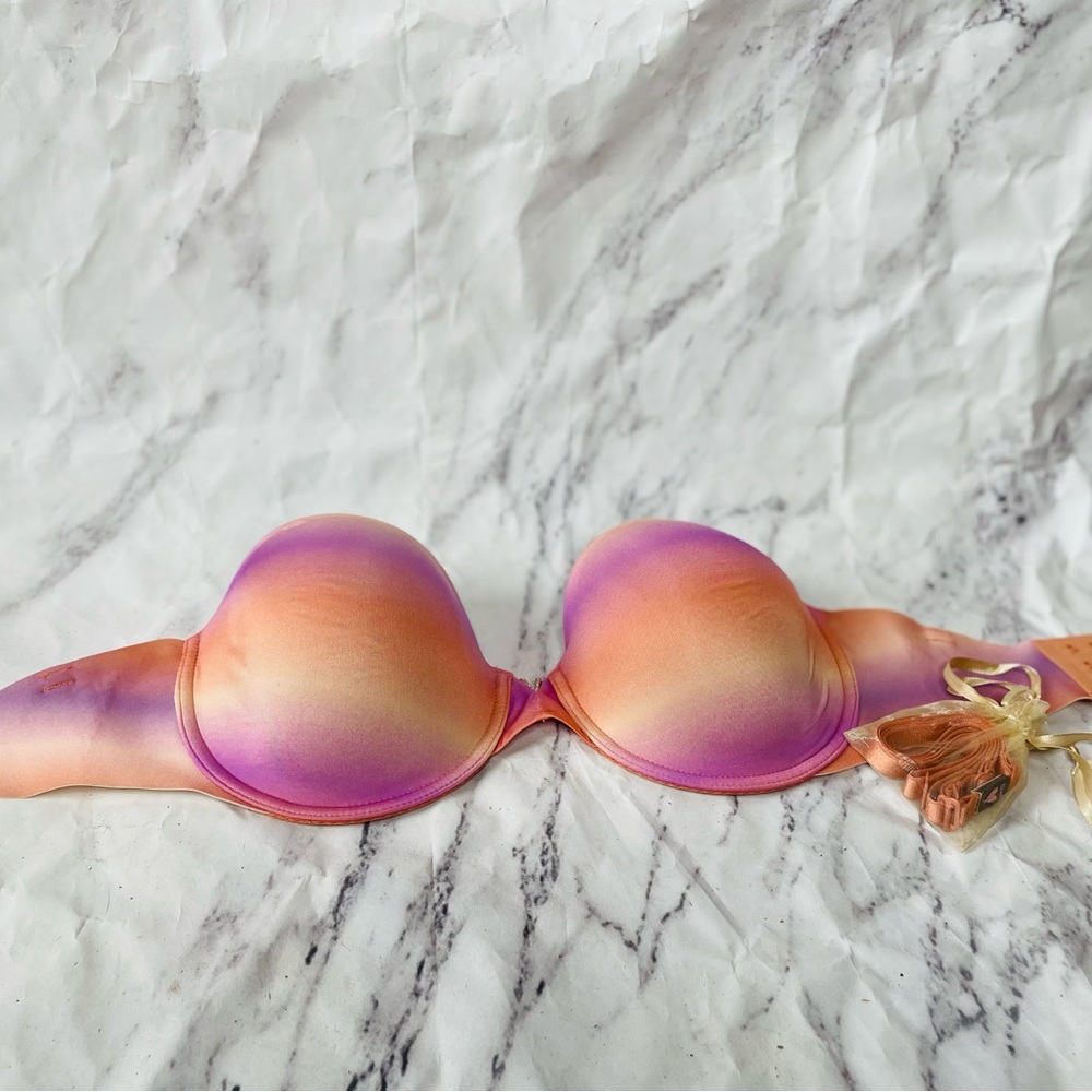 NWT Women’s Victoria’s Secret bra with adjustable straps